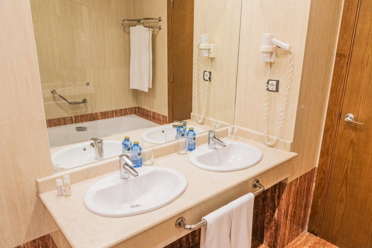 Hotel Oh Nice Caledonia Estepona Buitenkant foto